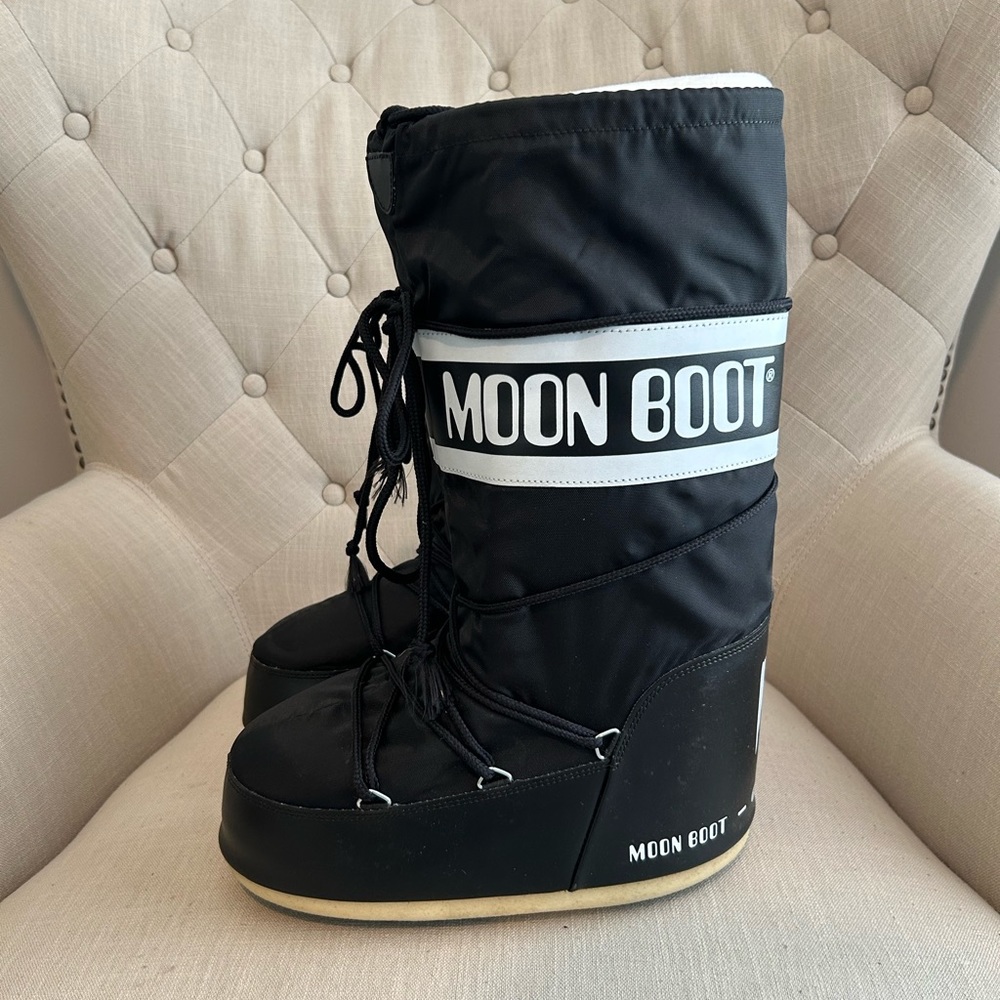 Moon Boots Sz 42